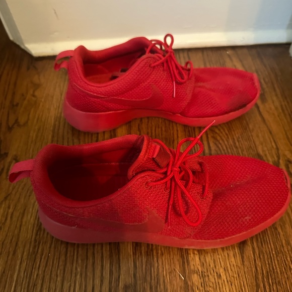 Nike Red - Picture 3 of 4